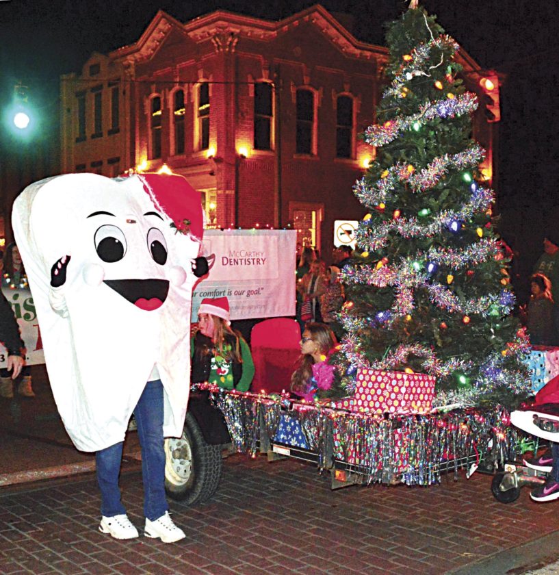 Marietta residents get into holiday spirit with light parade News